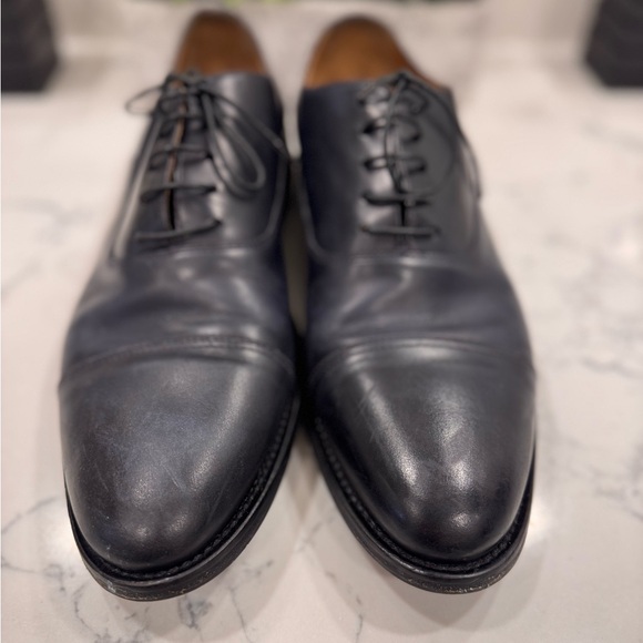 Doucal’s Classic Oxford Dress Shoes with Smooth Leather and Rounded Toe - Picture 5 of 16